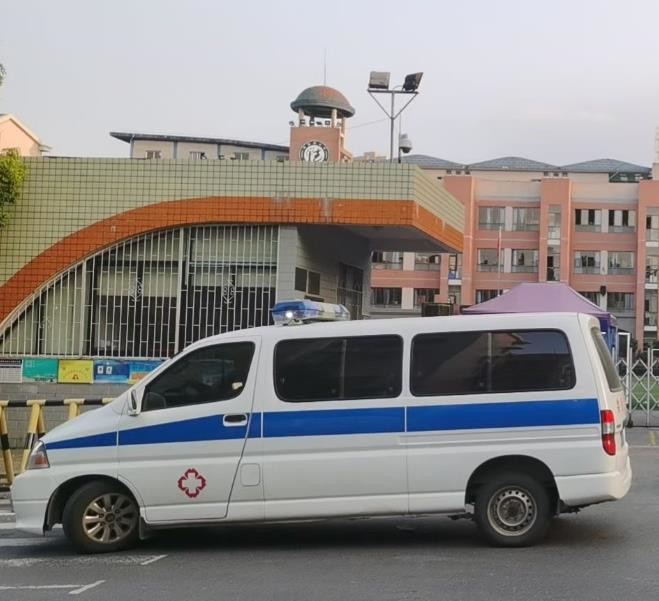 烈山救护车出租护送骨折病人一公里多少钱